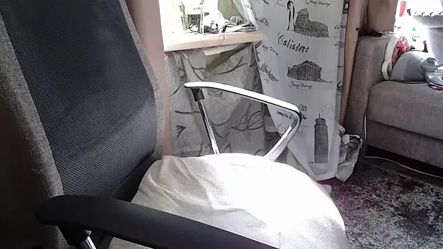 someone_sweet – webcam model profile photo Image 2