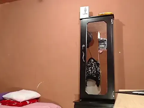 Benson18y – webcam model profile photo Image 4