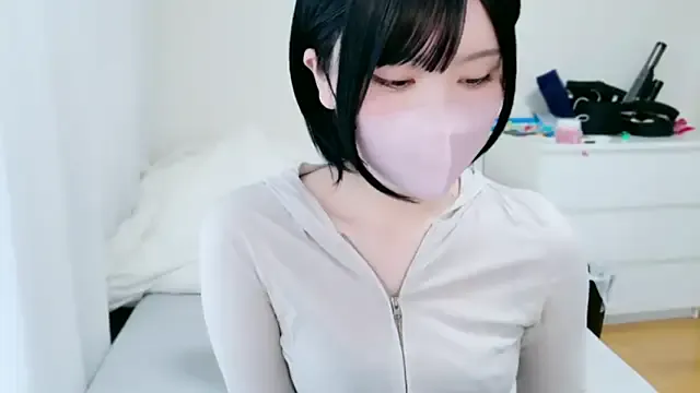 roouse – webcam model profile photo Image 3