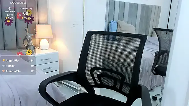 Cute-Simmi69 – webcam model profile photo Image 18