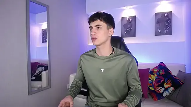 LoraDevine – webcam model profile photo Image 13