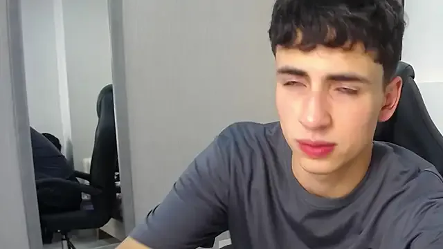 LoraDevine – webcam model profile photo Image 5