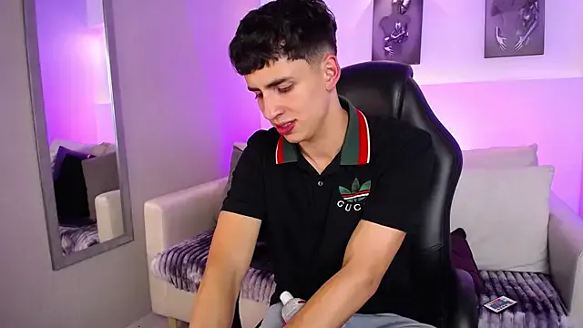 LoraDevine – webcam model profile photo Image 8