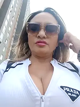 guns_n_buns chat room preview Image 14