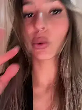 RoxyScarlett chat room preview Image 3