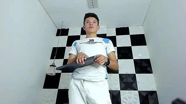 elixiirr – webcam model profile photo Image 15