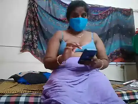 IORio2 – webcam model profile photo Image 3