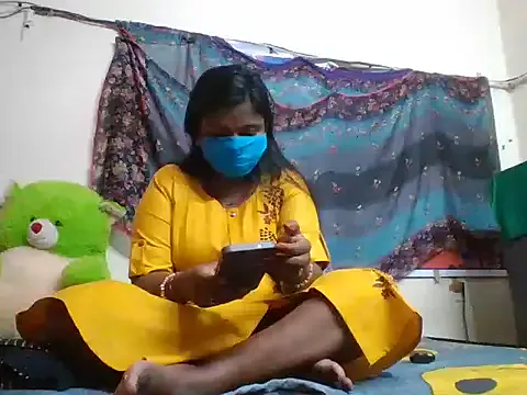 IORio2 – webcam model profile photo Image 4