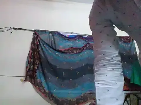 IORio2 – webcam model profile photo Image 7