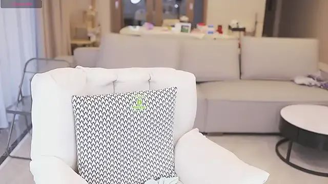 MiaSmits – webcam model profile photo Image 4