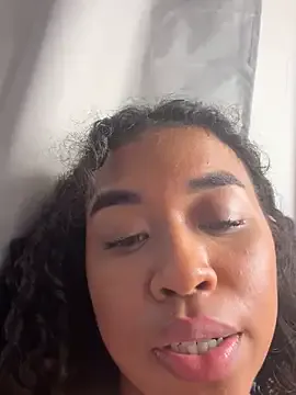 ella_lee15 – webcam model profile photo Image 4