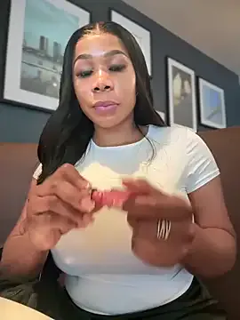 margotdeville – webcam model profile photo Image 10