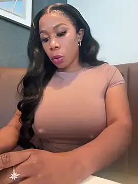 margotdeville – webcam model profile photo Image 11