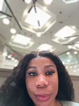 margotdeville – webcam model profile photo Image 2