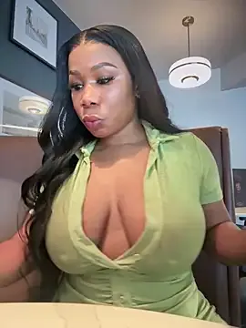 margotdeville – webcam model profile photo Image 6