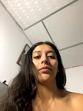 roouse – webcam model profile photo Image 13