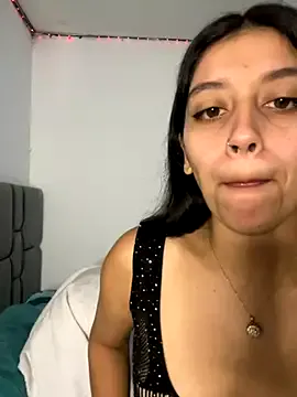 roouse – webcam model profile photo Image 15