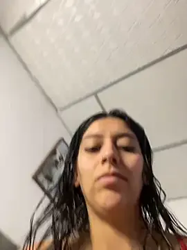 roouse – webcam model profile photo Image 16