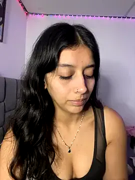 roouse – webcam model profile photo Image 17