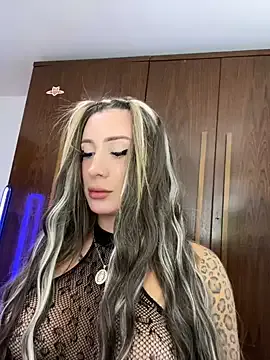 bisexualmilf – webcam model profile photo Image 18