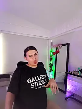 emilyhoston – webcam model profile photo Image 10