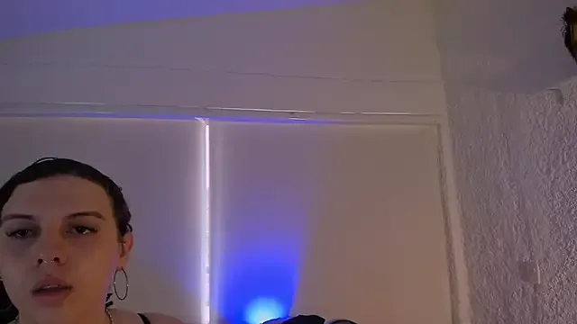 emilyhoston – webcam model profile photo Image 15