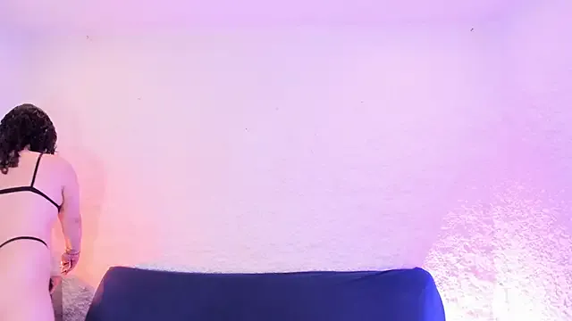 emilyhoston – webcam model profile photo Image 4