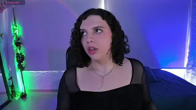 emilyhoston – webcam model profile photo Image 9