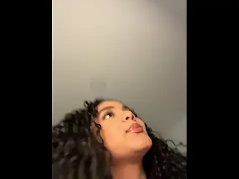 denaebeste – webcam model profile photo Image 17