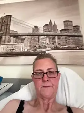 someone_sweet – webcam model profile photo Image 2