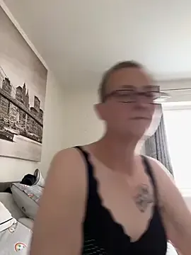 someone_sweet – webcam model profile photo Image 9