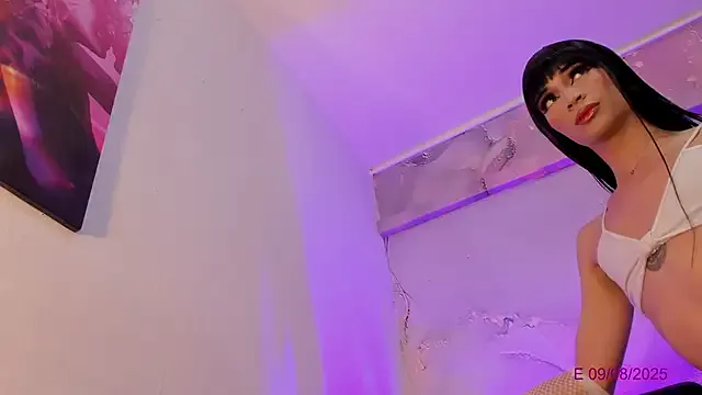 little_poetryy – webcam model profile photo Image 7