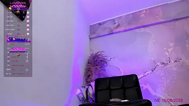 little_poetryy – webcam model profile photo Image 8