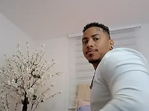 Sweetdalilaa – webcam model profile photo Image 2