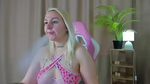 rinaanderson – webcam model profile photo Image 4