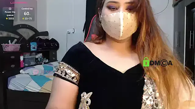 Desi_-_Queen Image 12