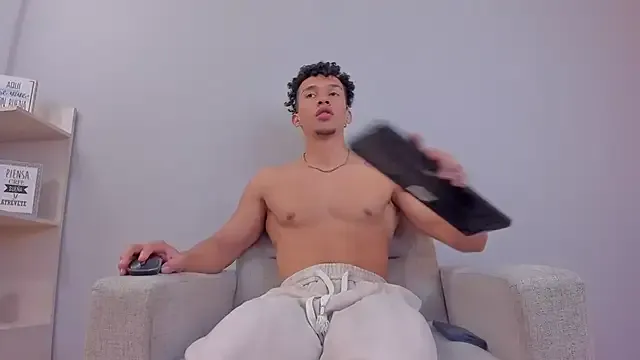 luis_7777 – webcam model profile photo Image 14