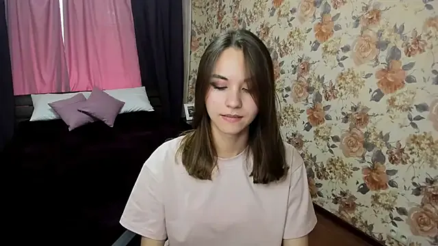 EllaCurtis Image 2