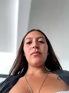 petites_perles – webcam model profile photo Image 12
