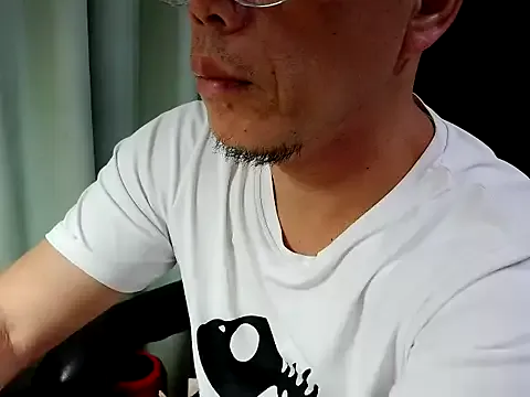 DomManlyGuy – webcam model profile photo Image 11