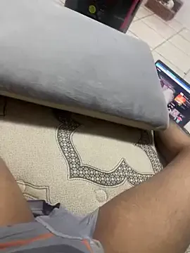 DomManlyGuy – webcam model profile photo Image 7