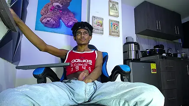 18kira18 – webcam model profile photo Image 2