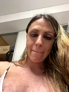GmGit – webcam model profile photo Image 11
