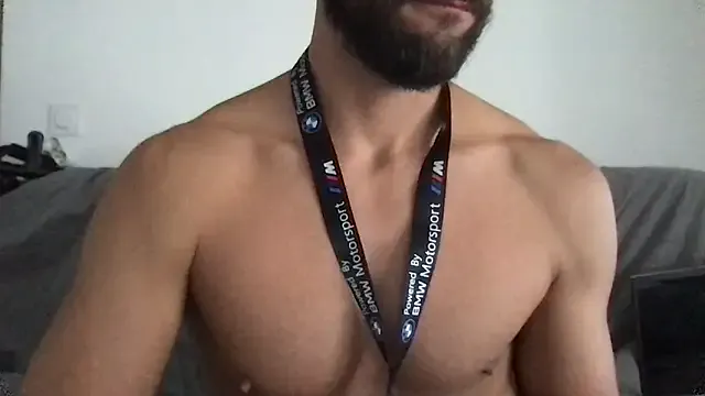 DomManlyGuy – webcam model profile photo Image 2