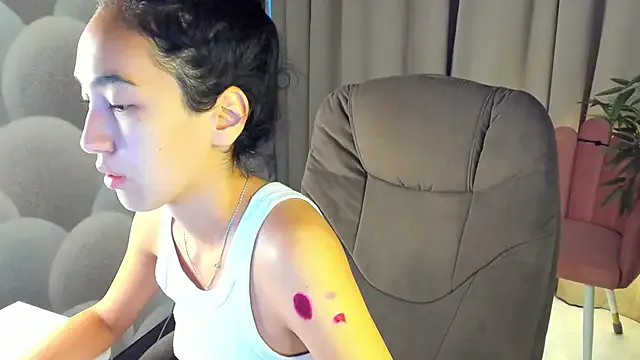 Take1668 – webcam model profile photo Image 7