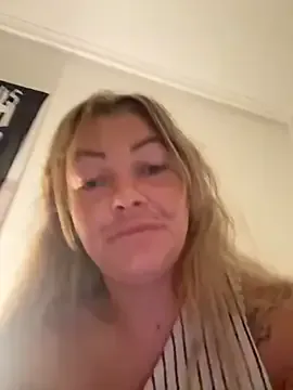 loving_ladies – webcam model profile photo Image 8