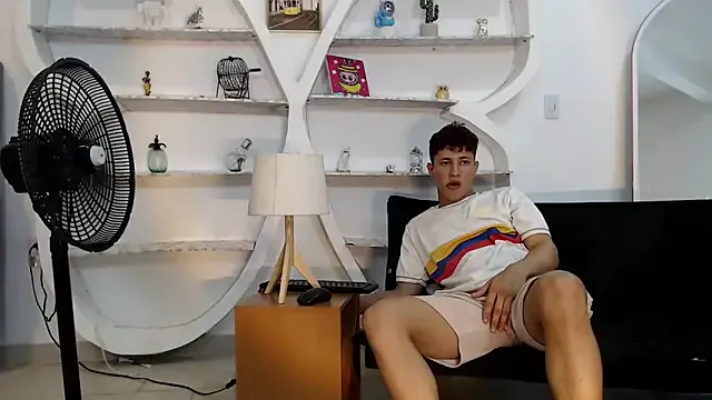 DomManlyGuy – webcam model profile photo Image 7