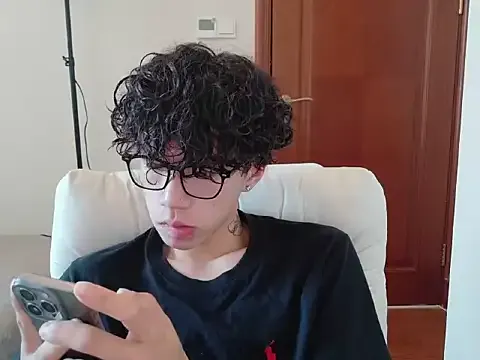 DomManlyGuy – webcam model profile photo Image 2