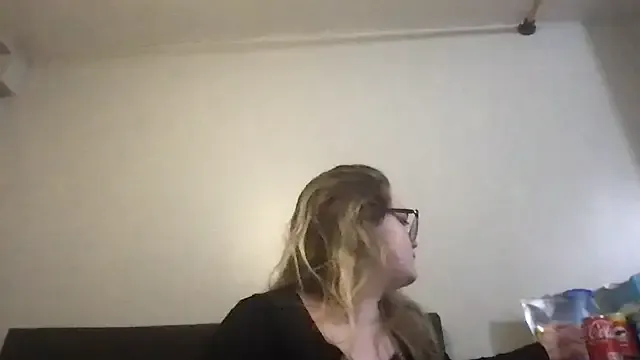 someone_sweet – webcam model profile photo Image 3