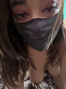 roouse – webcam model profile photo Image 4